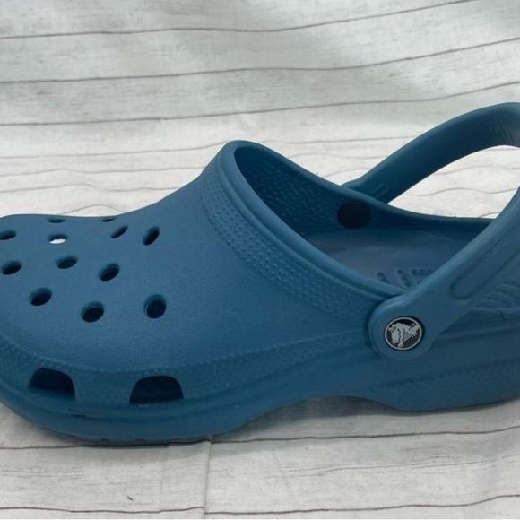 Crocs Classic Clogs Blue Waterproof Slip On Sandals Shoes Womens size 7 - Picture 3 of 4